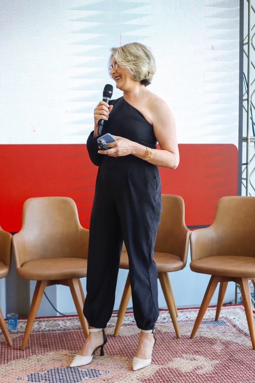 Palestrante apresenta conteúdo no palco da segunda edição
